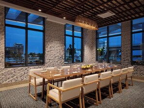 A conference room with a long table, multiple chairs, and large windows with a city view. - Hilton Fort Lauderdale Marina (Fort Lauderdale)