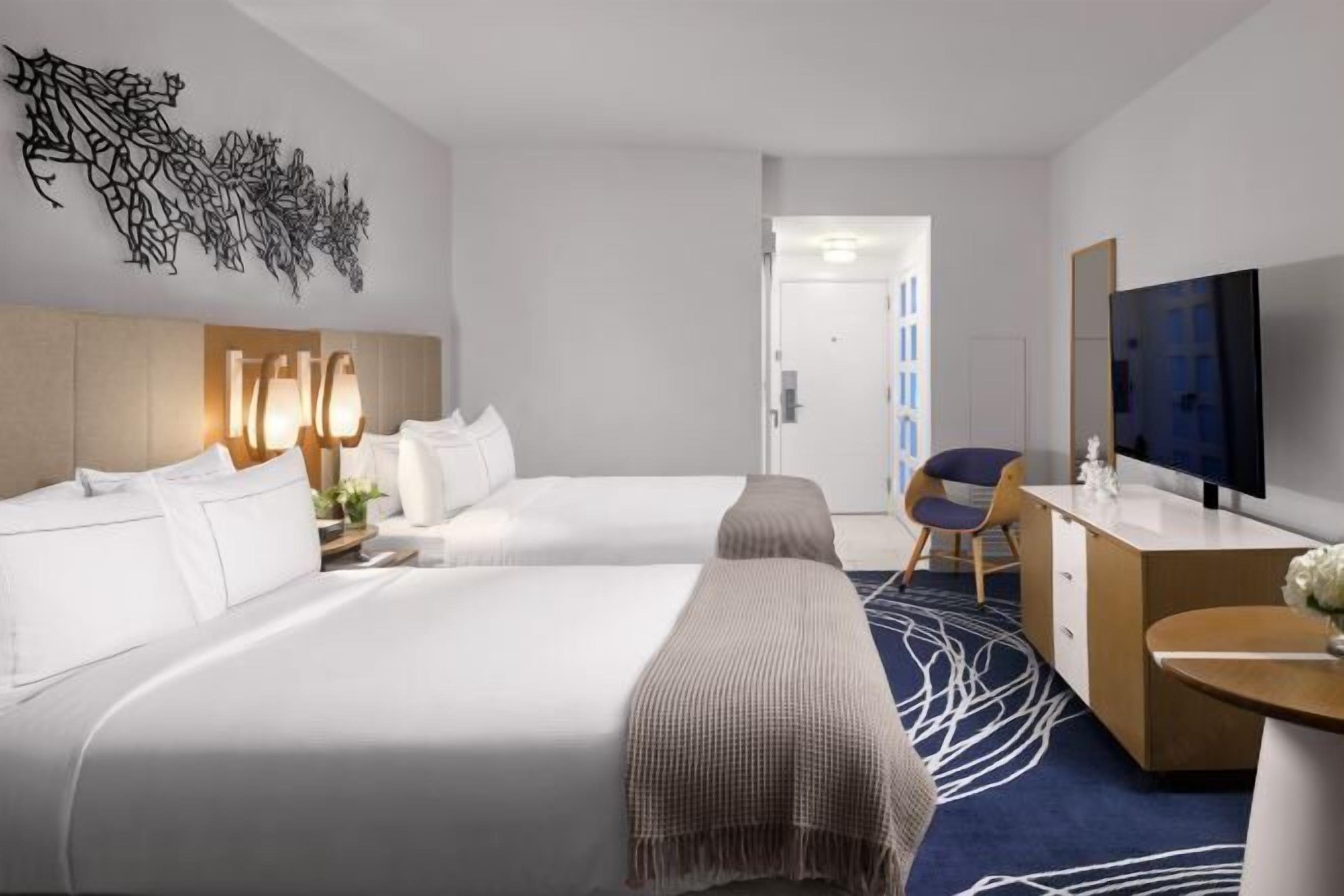 Premium bedding, in-room safe, laptop workspace, blackout curtains