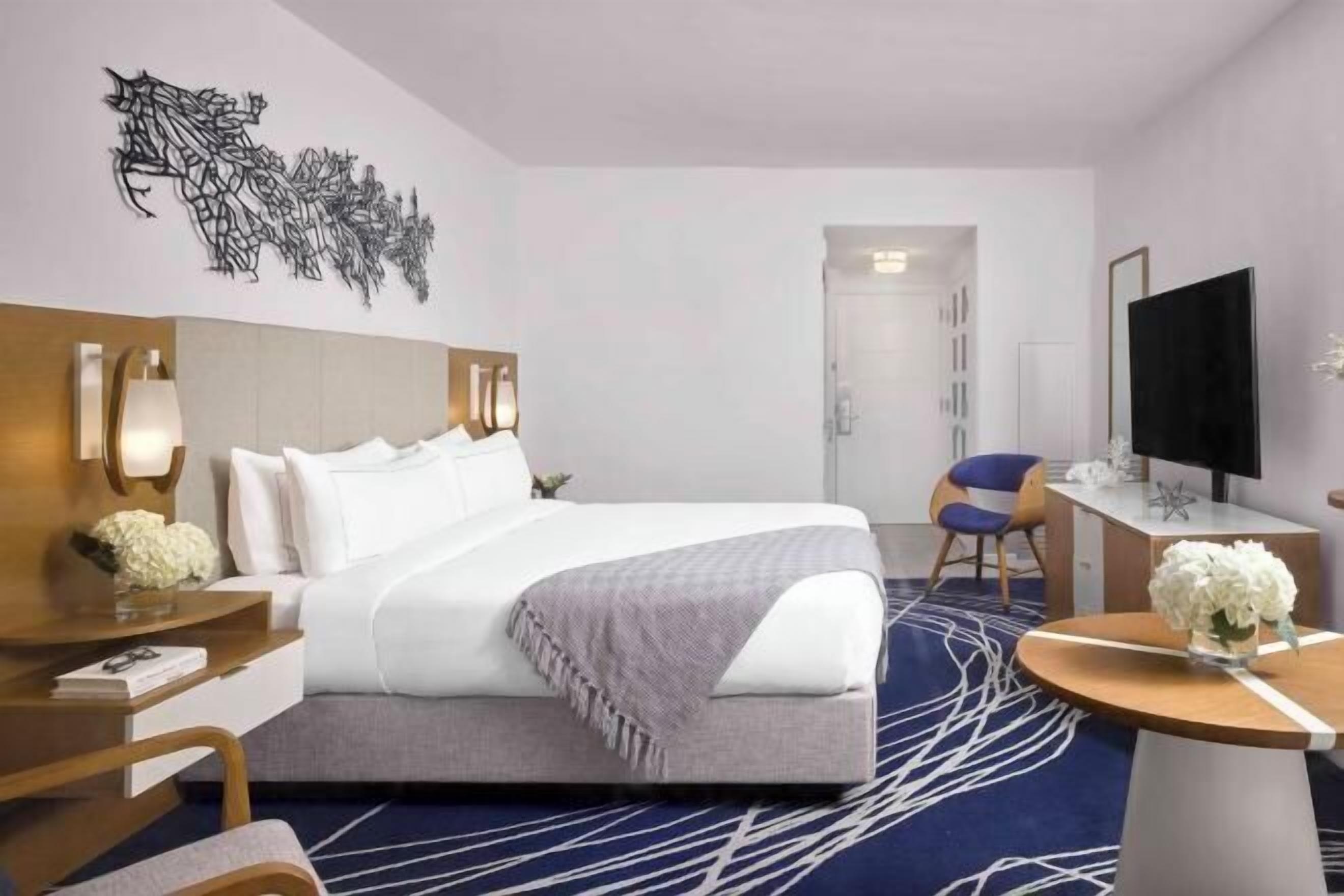 Premium bedding, in-room safe, laptop workspace, blackout curtains