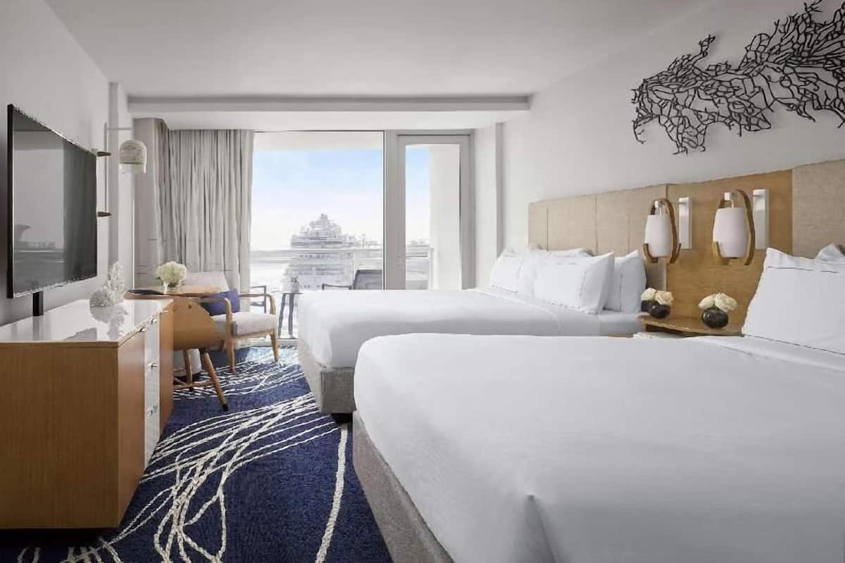 Premium bedding, in-room safe, laptop workspace, blackout drapes