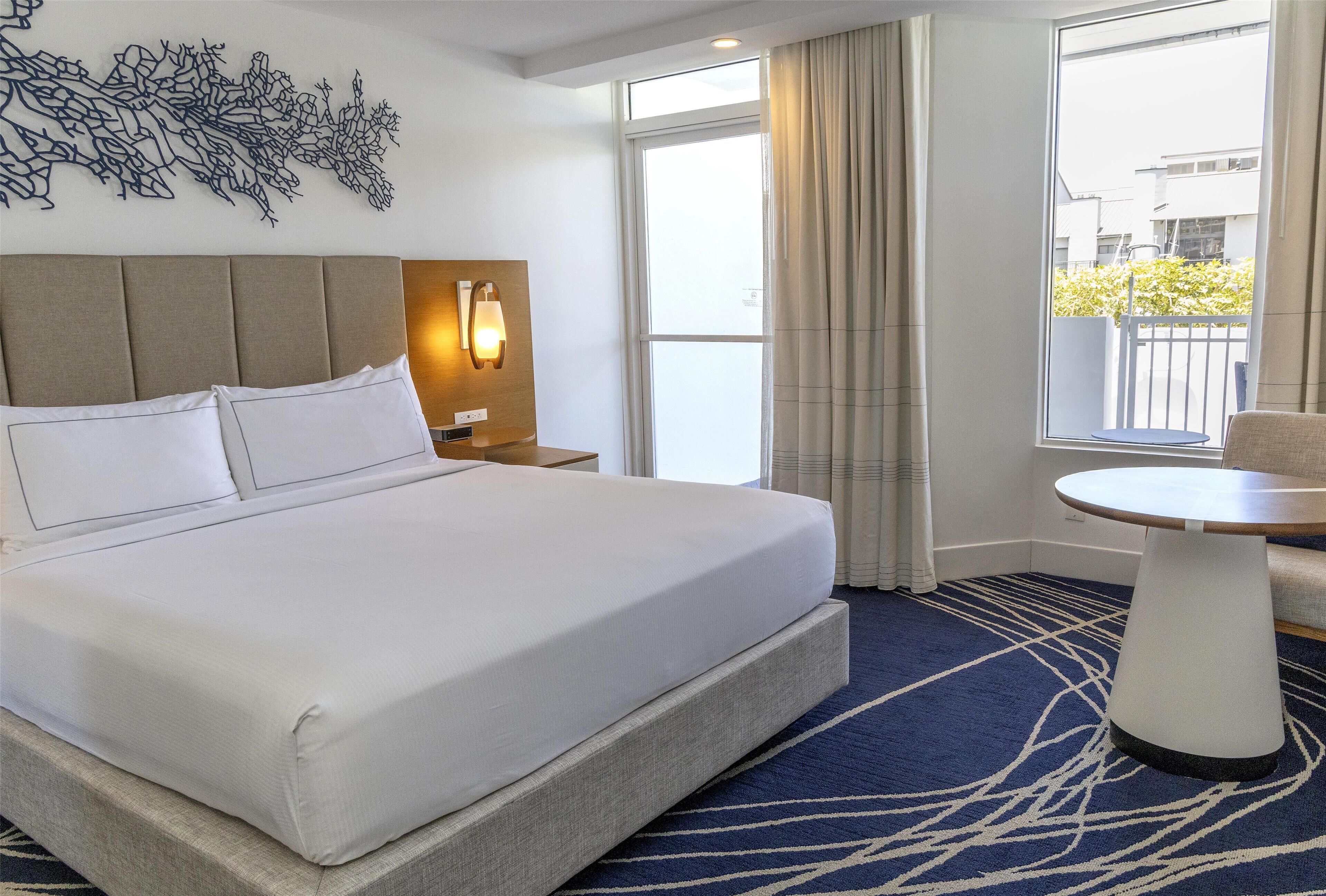 1 Bedroom King Suite, Marina View with Balcony | Premium bedding, in-room safe, laptop workspace, blackout curtains