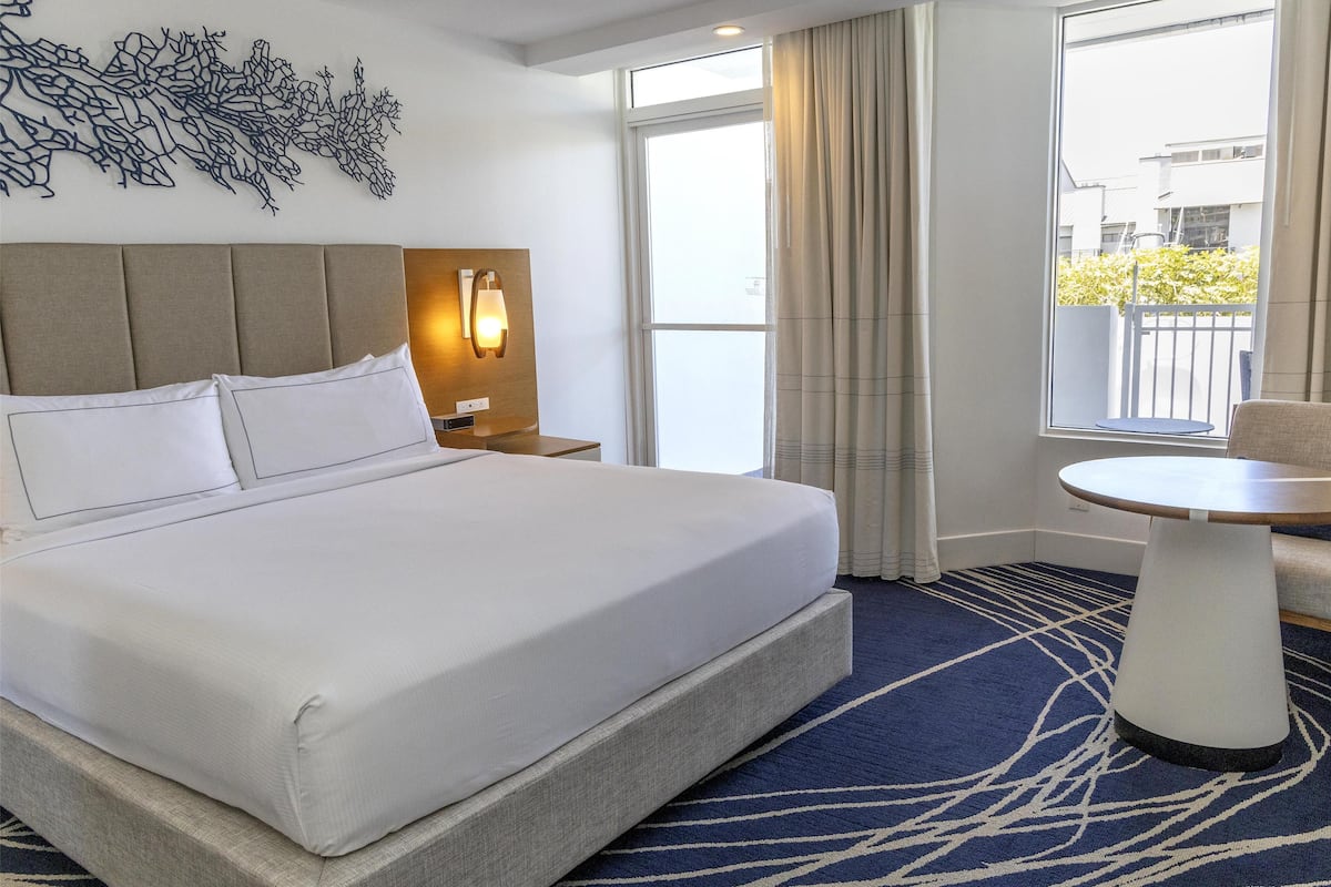 1 Bedroom King Suite, Marina View with Balcony | Premium bedding, in-room safe, laptop workspace, blackout curtains