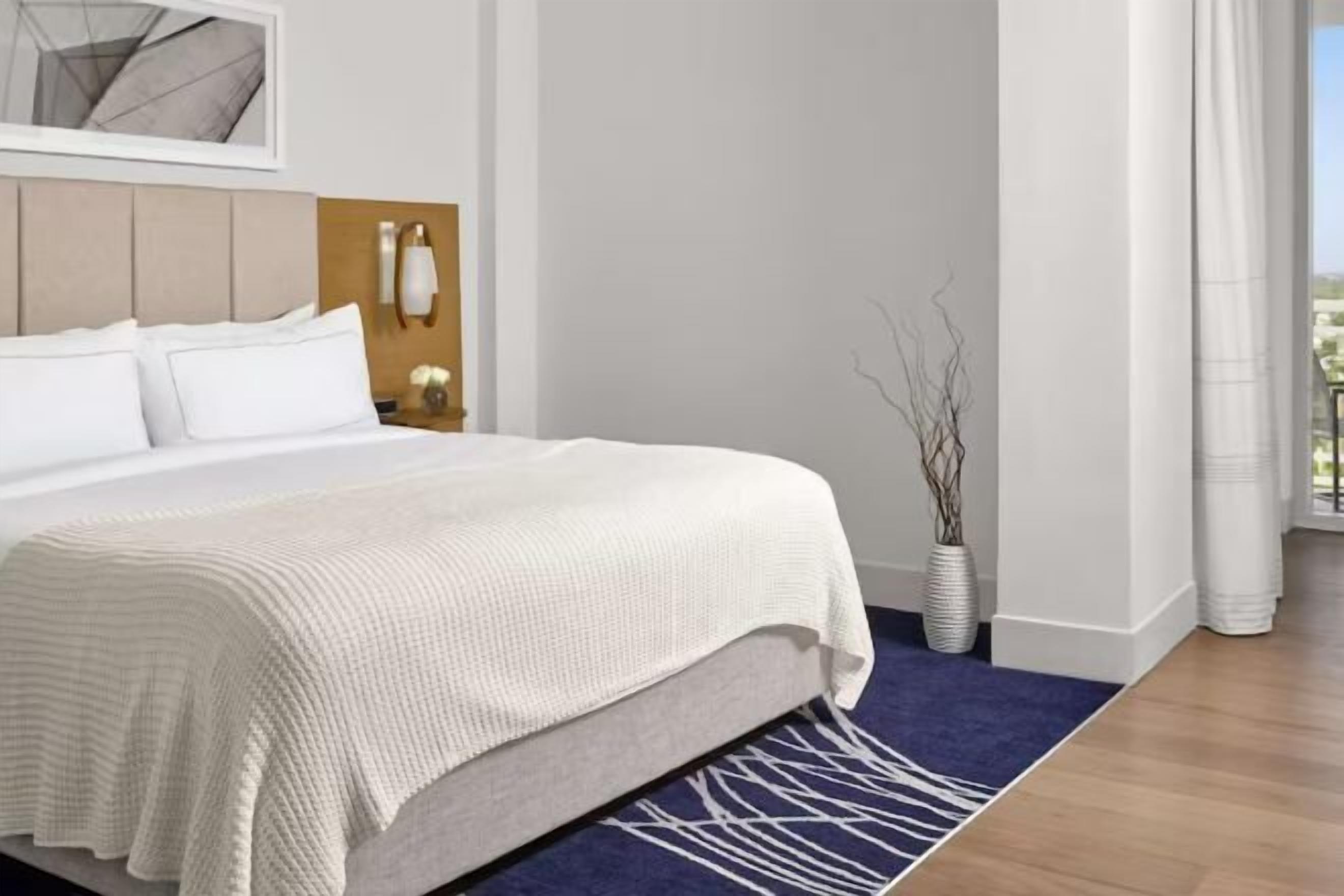 Premium bedding, in-room safe, laptop workspace, blackout curtains