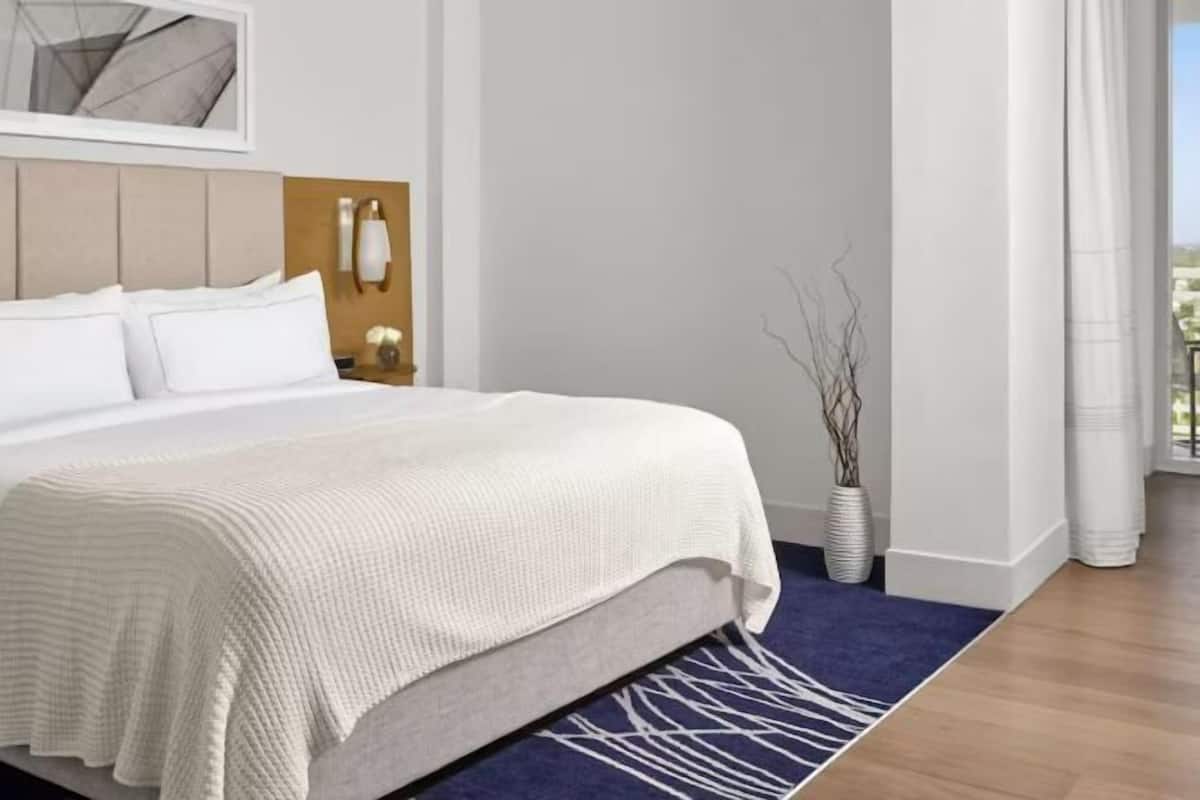 Luxe beddengoed, een kluis op de kamer, verduisterende gordijnen