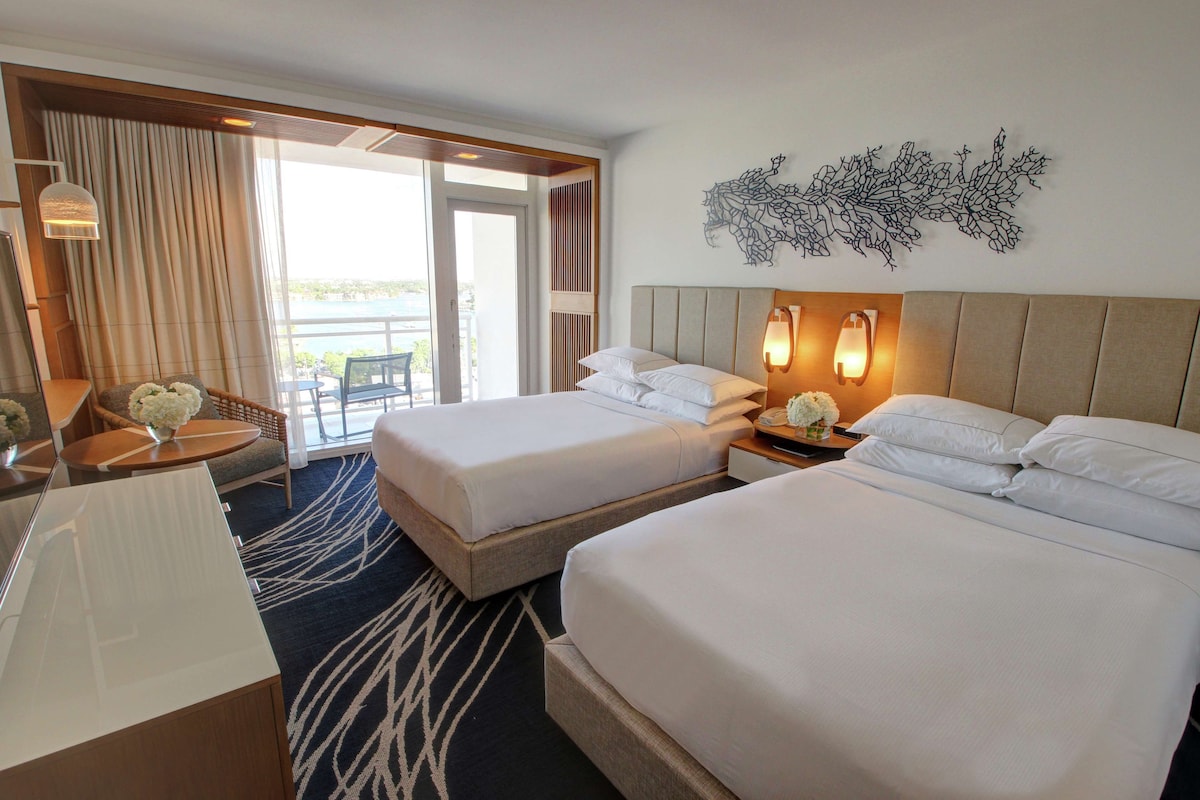 2 Doubles Tower Cruise Port View with Balcony | Sengetøy av topp kvalitet, safe på rommet og skrivebord for bærbar PC
