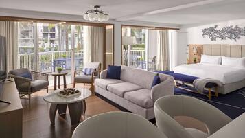 1 King Suite, Pool View with Private Lanai | Premium bedding, in-room safe, laptop workspace, blackout drapes