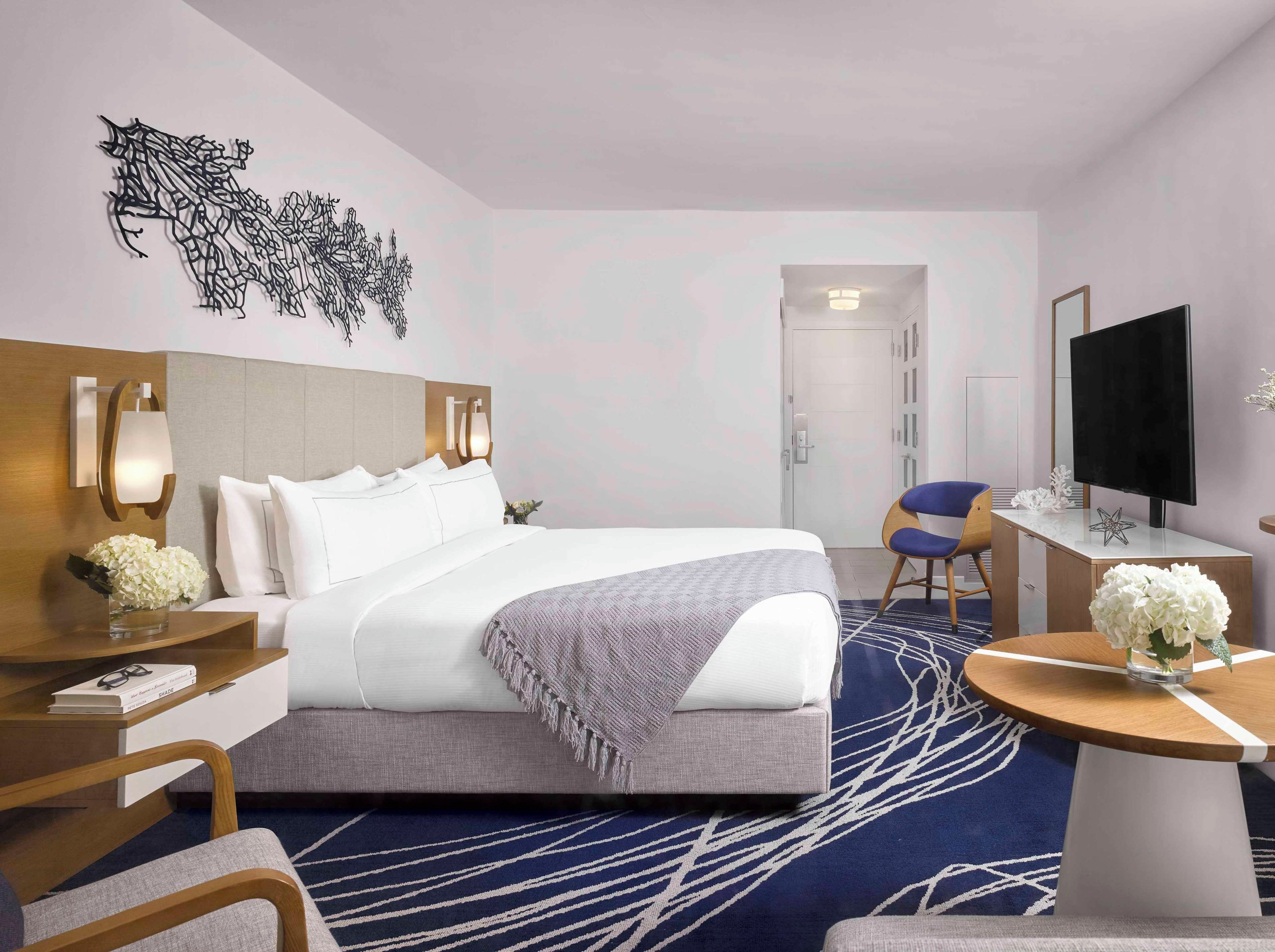 Premium bedding, in-room safe, laptop workspace, blackout drapes