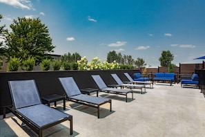 Indoor pool, outdoor pool - La Quinta Inn & Suites by Wyndham Joplin (Joplin)