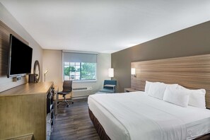 Premium bedding, pillowtop beds, desk, laptop workspace - La Quinta Inn & Suites by Wyndham Joplin (Joplin)