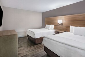 3 Queen Beds, 2 Bedroom Suite, Non-Smoking - La Quinta Inn & Suites by Wyndham Joplin (Joplin)
