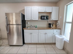 Familien-Suite, 1 Schlafzimmer | Eigene Küche | Mikrowelle, Wasserkocher mit Kaffee-/Teezubehör, Wasserkocher