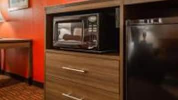 Suite, 1 cama King size, para no fumadores, cocineta (with Sofabed) | Cocina privada | Refrigerador y cafetera y tetera