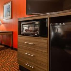 Phòng Suite, 1 giường cỡ king, không hút thuốc, bếp nhỏ (with Sofabed) | Bếp riêng | Tủ lạnh, dụng cụ pha cà phê/trà