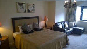 Executive | Individuelt dekorert, individuelt innredet og skrivebord