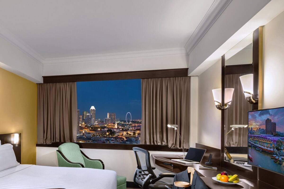 Minibar, két bảo mật tại phòng, bàn