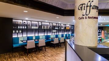 Desayuno buffet (SGD 34.21 por persona)