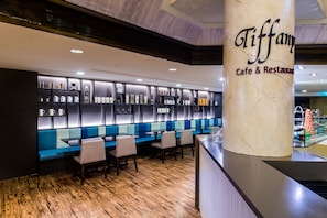 Café da manhã com buffet todos os dias (SGD 34.21 por pessoa)