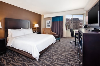 Premium bedding, in-room safe, desk, blackout drapes at Holiday Inn Express Philadelphia-Midtown, an IHG Hotel
