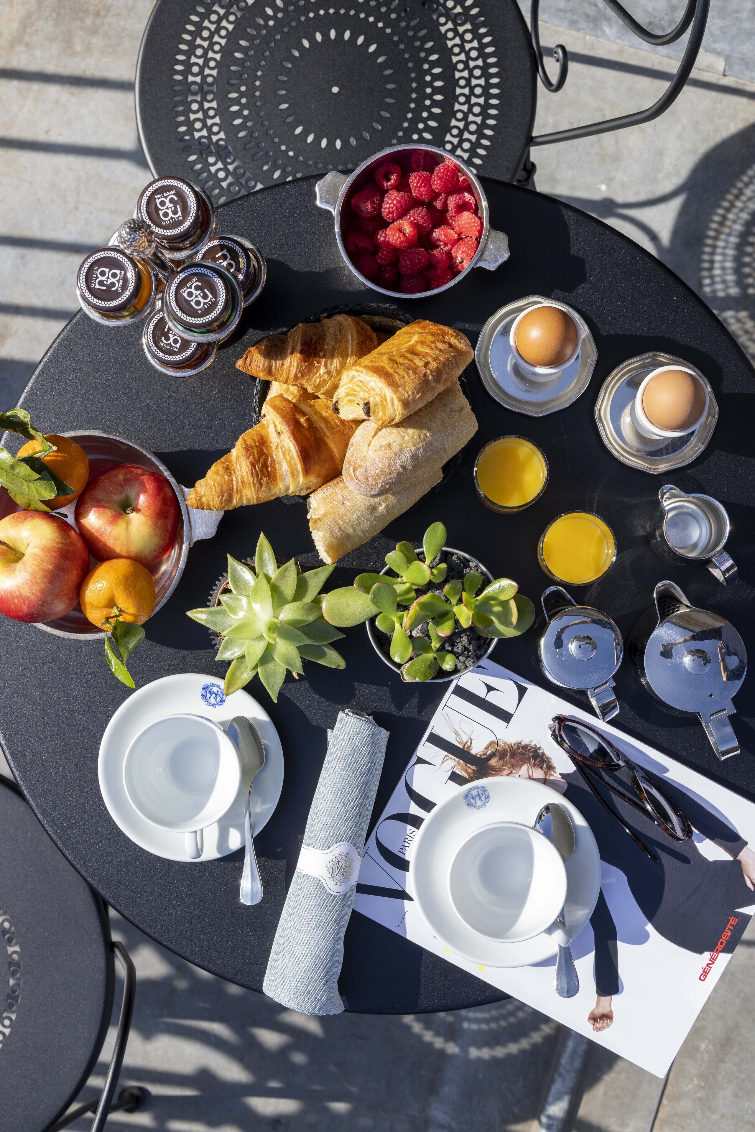 daily buffet breakfast (eur 26 per person)