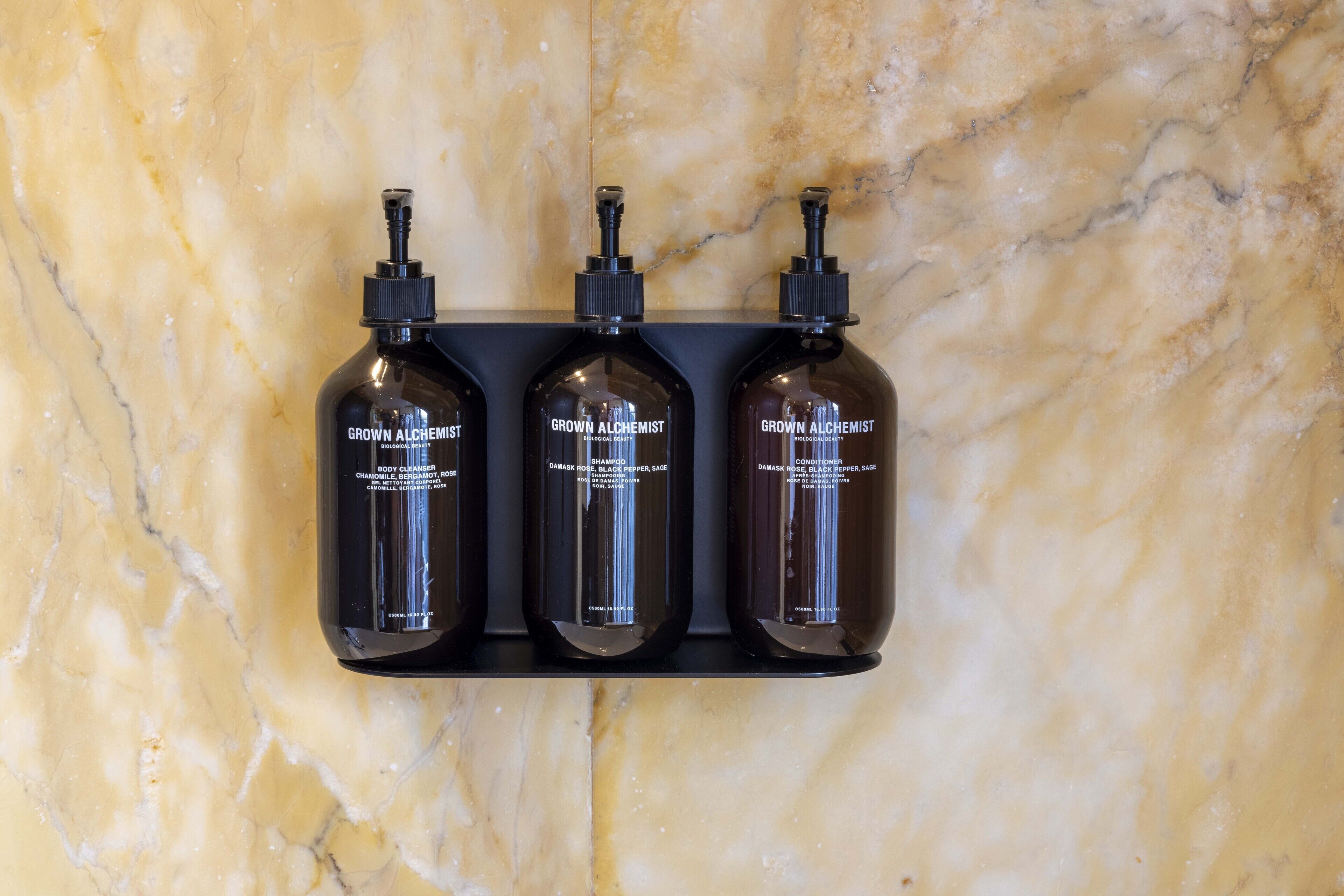 executive room | bathroom | rainfall showerhead, free toiletries, hair dryer, bathrobes