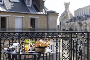 Deluxe Room | Breakfast meal
