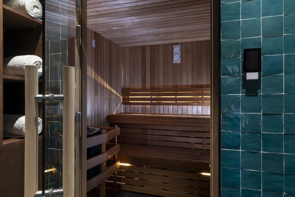 Body treatments, facials, 1 treatment room, manicures and pedicures