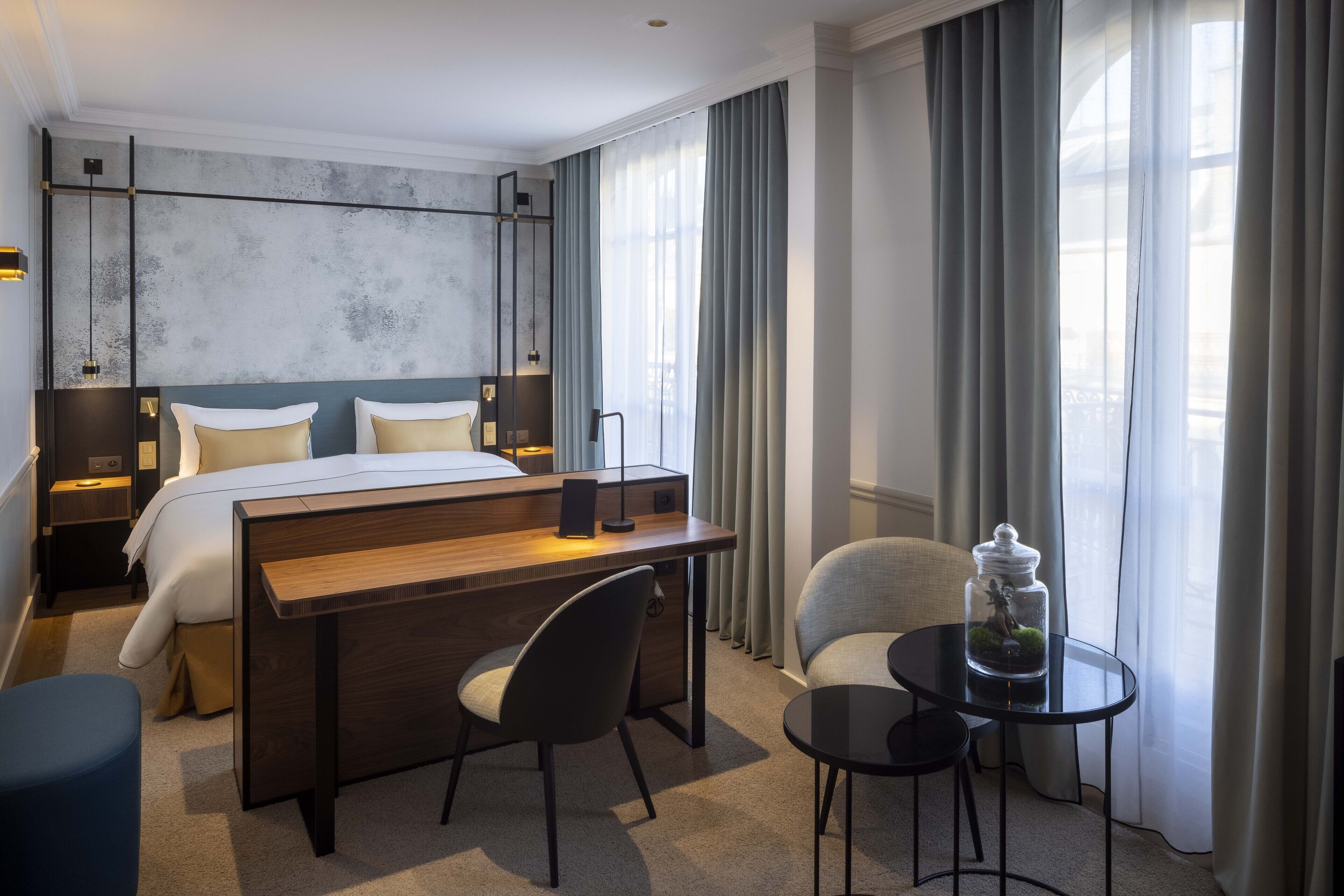 suite | premium bedding, minibar, in-room safe, individually furnished