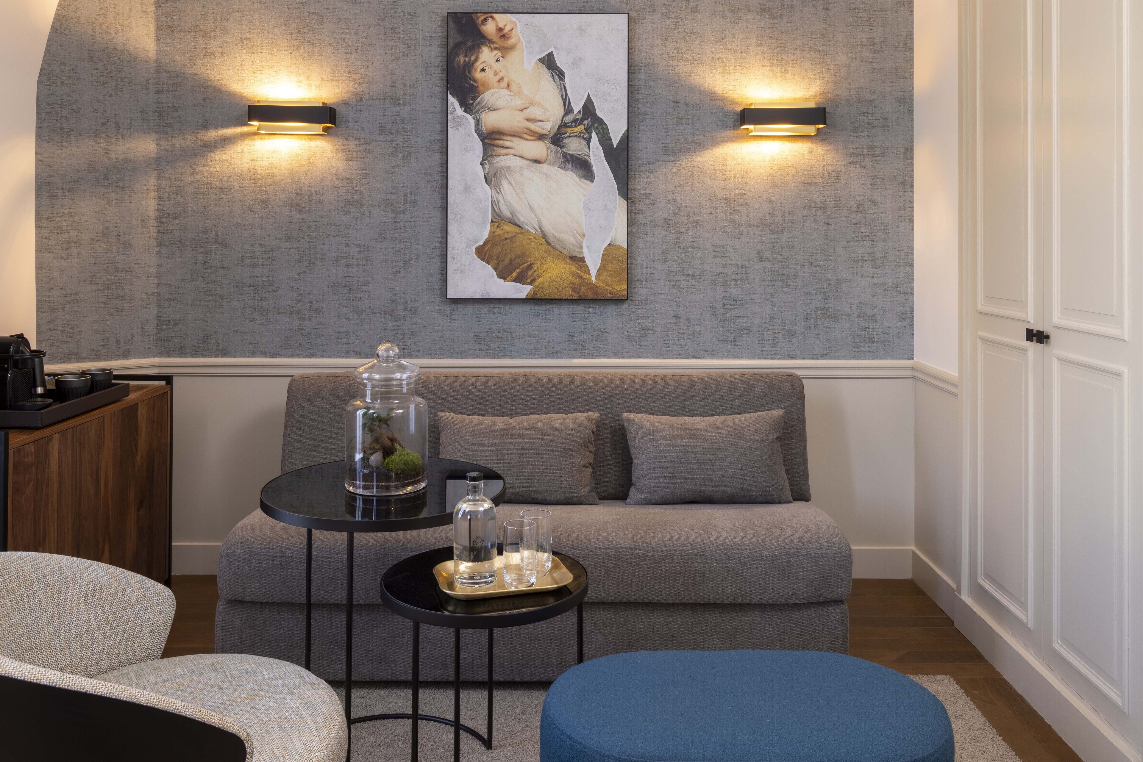 suite | living area | 49-inch flat-screen tv with satellite channels, tv, netflix