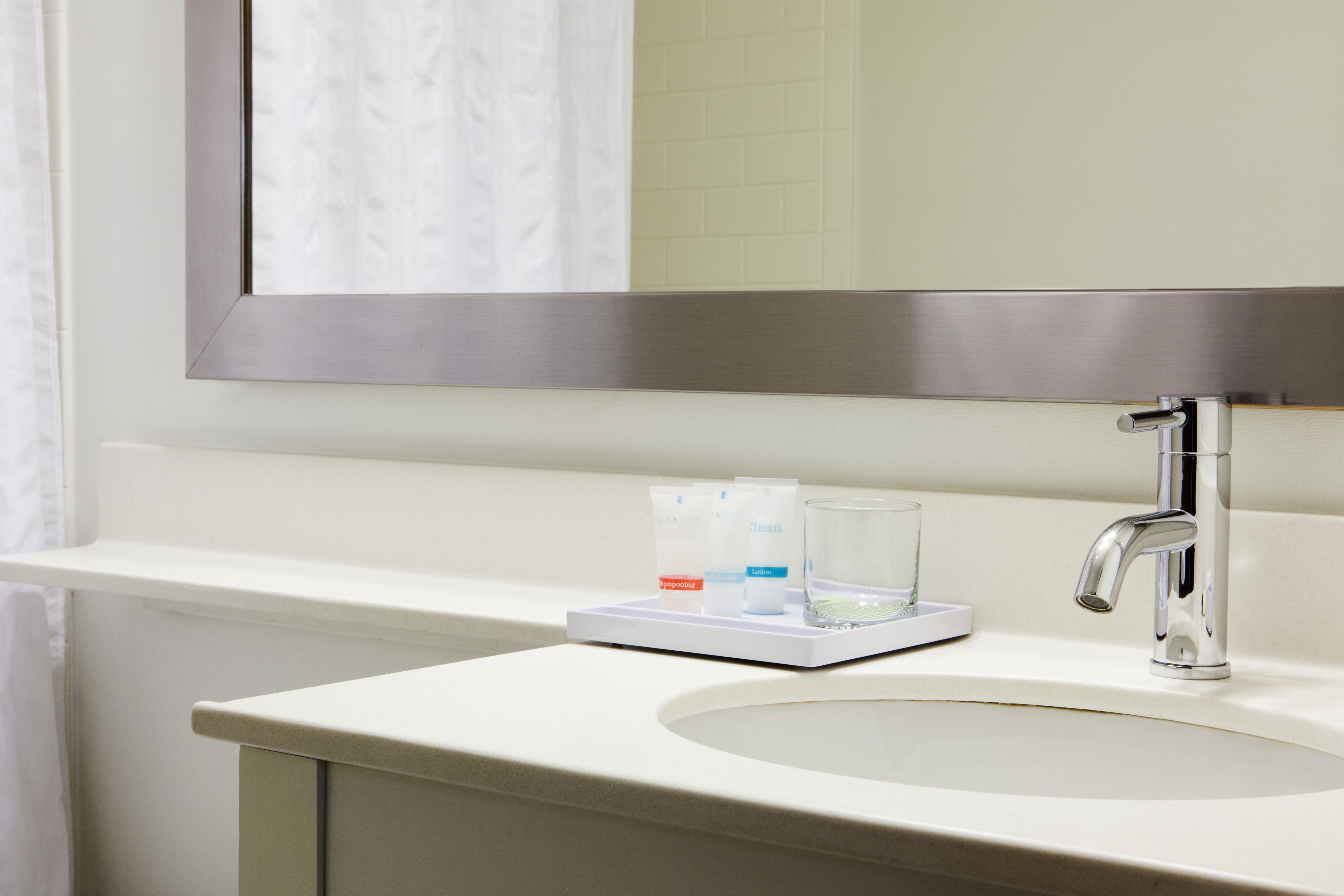 combined shower/bathtub, free toiletries, hair dryer, towels