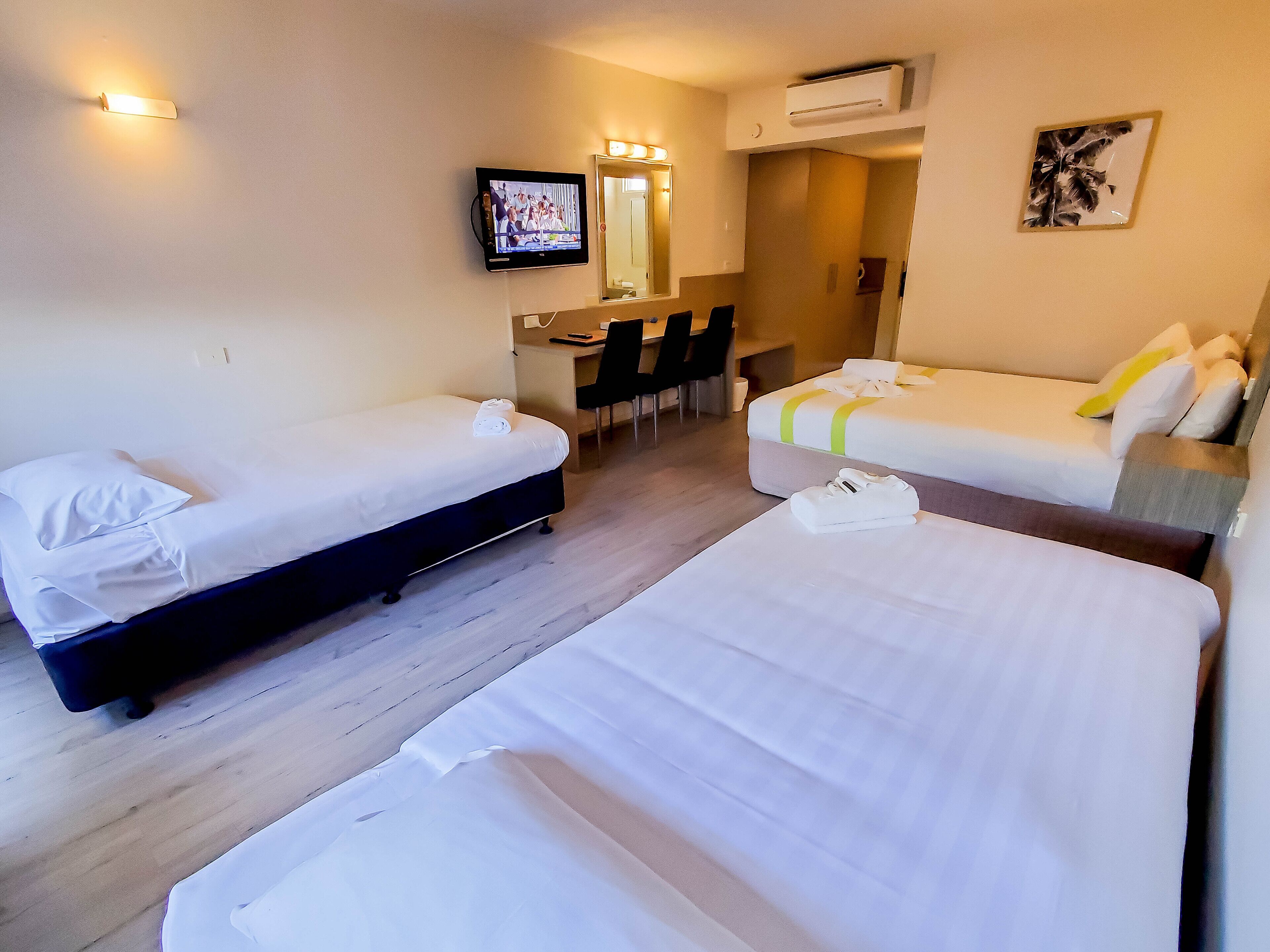 Quarto família | 1 quarto, roupas de cama premium, frigobar, cofres nos quartos