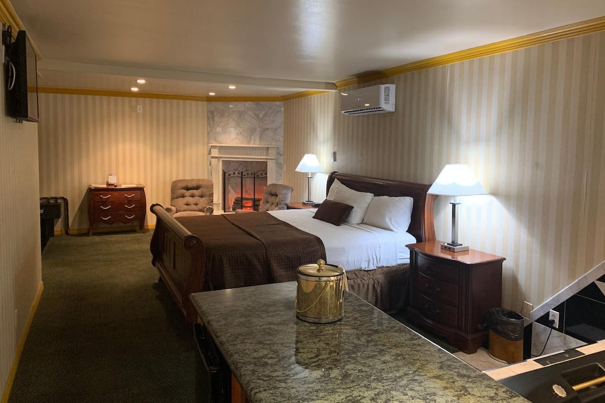 Desk, iron/ironing board, free cribs/infant beds, free WiFi