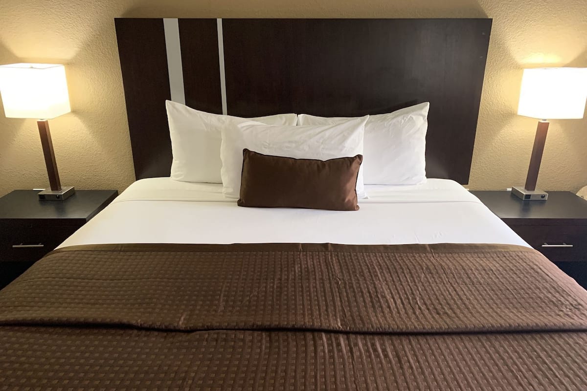 Desk, iron/ironing board, free cribs/infant beds, free WiFi