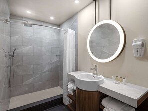 Suite, 1 cama King size, para no fumadores | Escritorio, tabla de planchar con plancha y cunas gratuitas