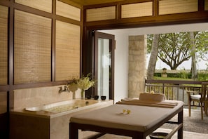 Whirlpool, Körperbehandlungen, Aromatherapie, Warmsteinmassagen