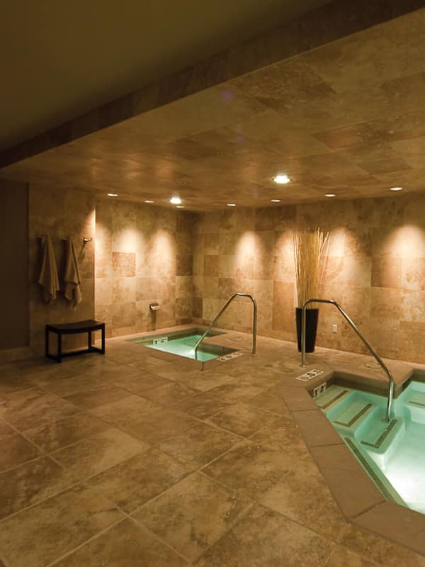 Indoor spa tub