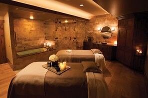 Salle de soins pour les couples, sauna, spa, bain de vapeur