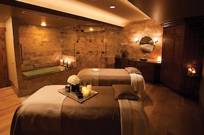 Salle de soins pour les couples, sauna, spa, bain de vapeur