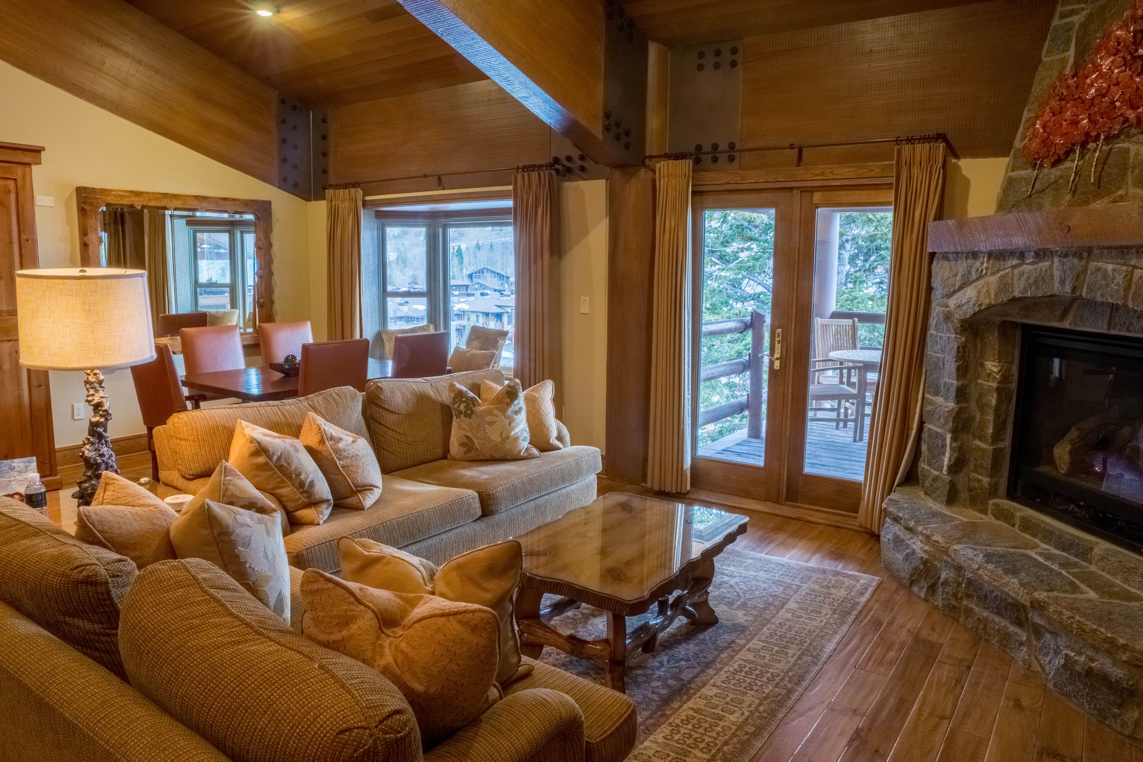 luxury suite, 1 bedroom, hot tub | living area | smart tv, video game console, dvd player, ipod dock