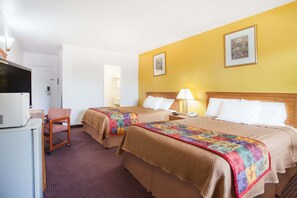 Hypo-allergenic bedding, in-room safe, desk, laptop workspace - Travelodge by Wyndham Walla Walla (Walla Walla)