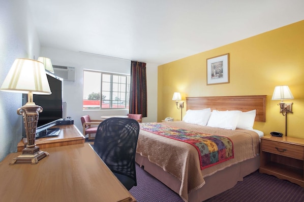 Hypo-allergenic bedding, in-room safe, desk, laptop workspace