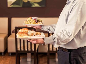 Daily buffet breakfast (EUR 12.5 per person)