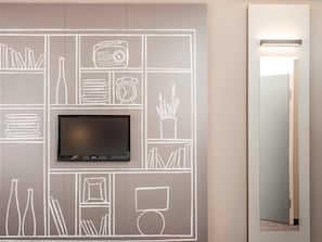 Habitación estándar doble, 1 cama doble | Ropa de cama de alta calidad, edredones de plumas, escritorio
