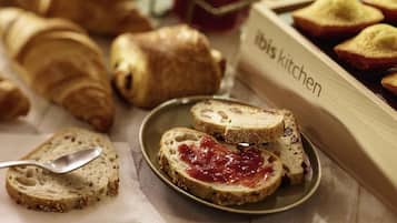 Petit déjeuner buffet servi tous les jours en supplément