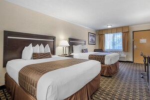 Escritorio y espacio para trabajar con laptop 