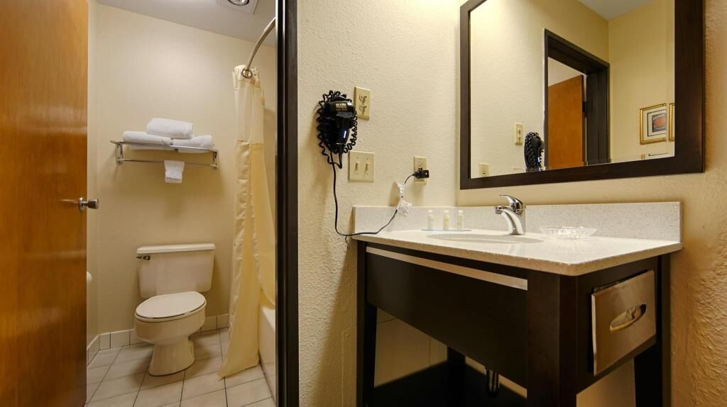 Bathroom | Free toiletries, hair dryer, towels, soap