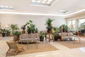 Bar-salon dans le hall
