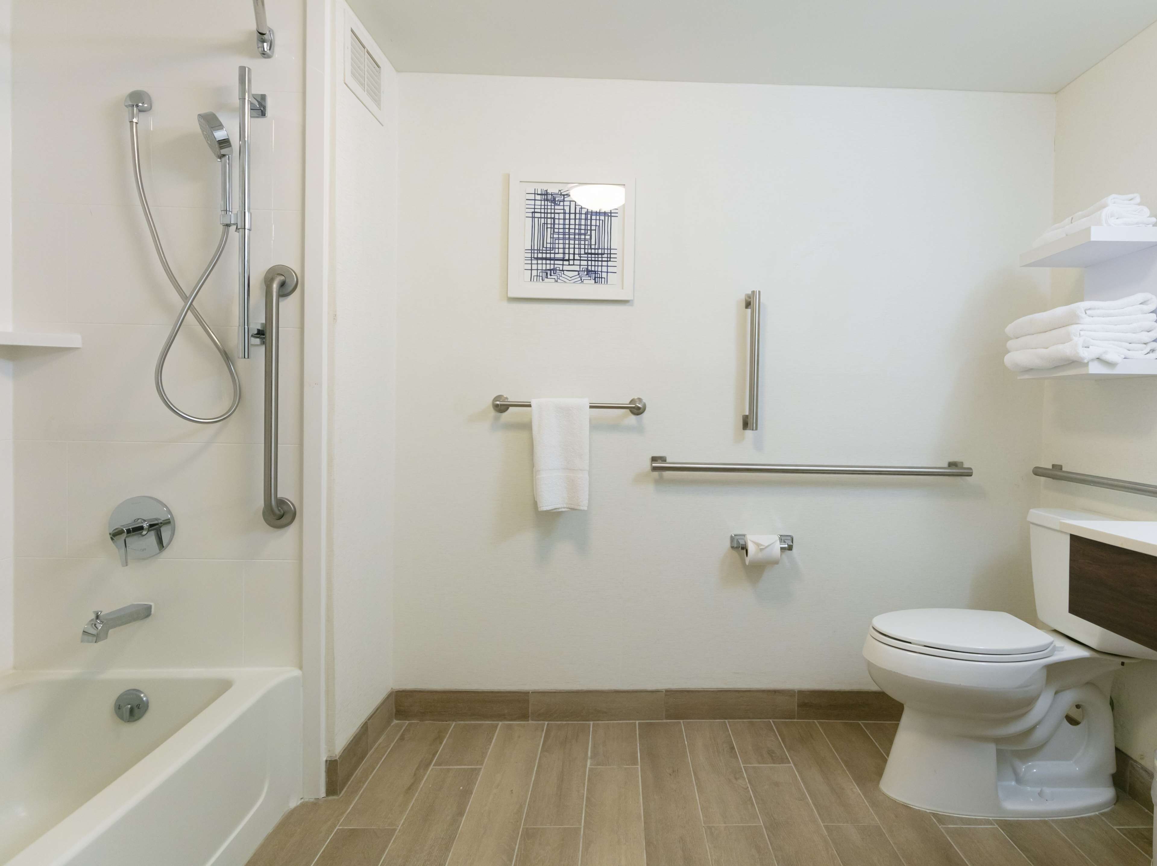 combined shower/bathtub, free toiletries, hair dryer, towels