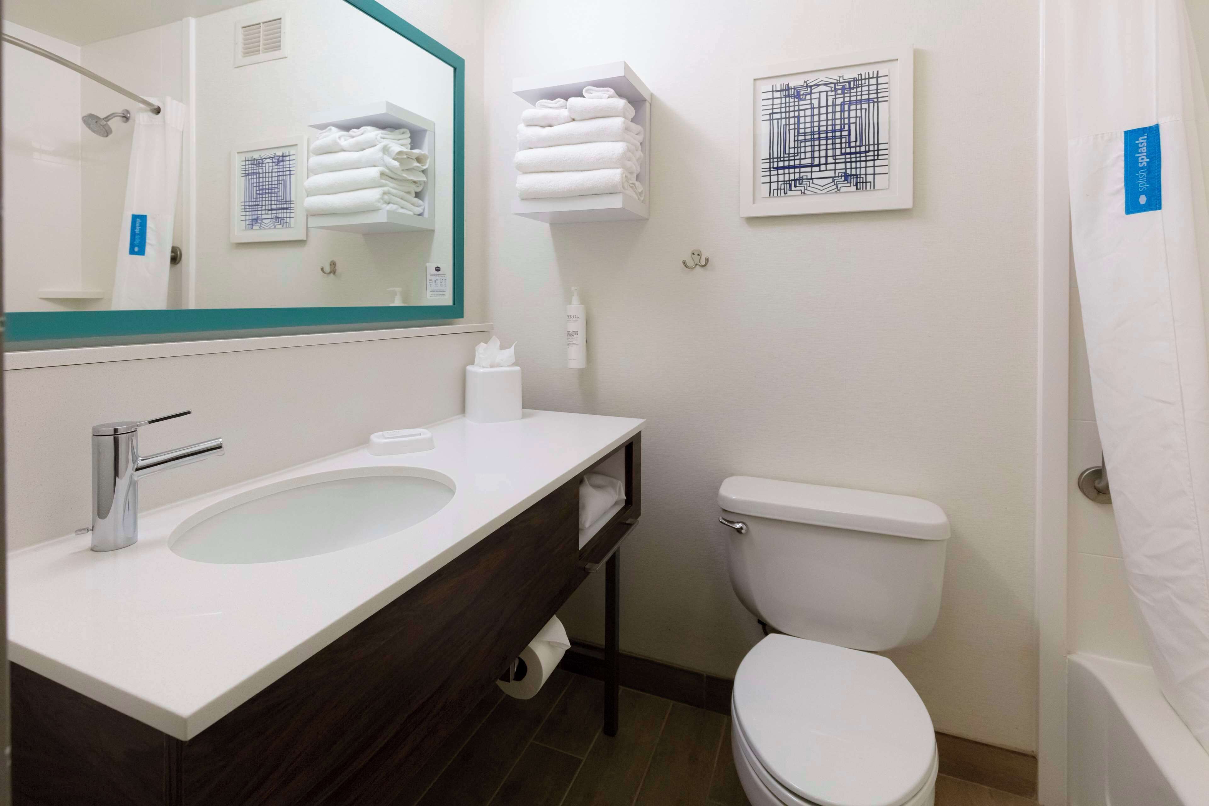 combined shower/bathtub, free toiletries, hair dryer, towels