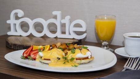 Holiday Inn Winnipeg South, an IHG Hotel - Image 36