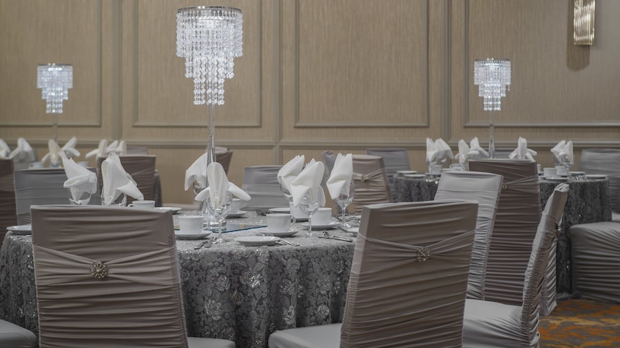 Holiday Inn Winnipeg South by IHG